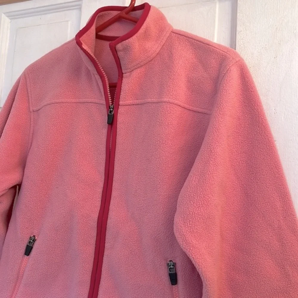 Land’s End girls pink fleece jacket is size medium 10-12